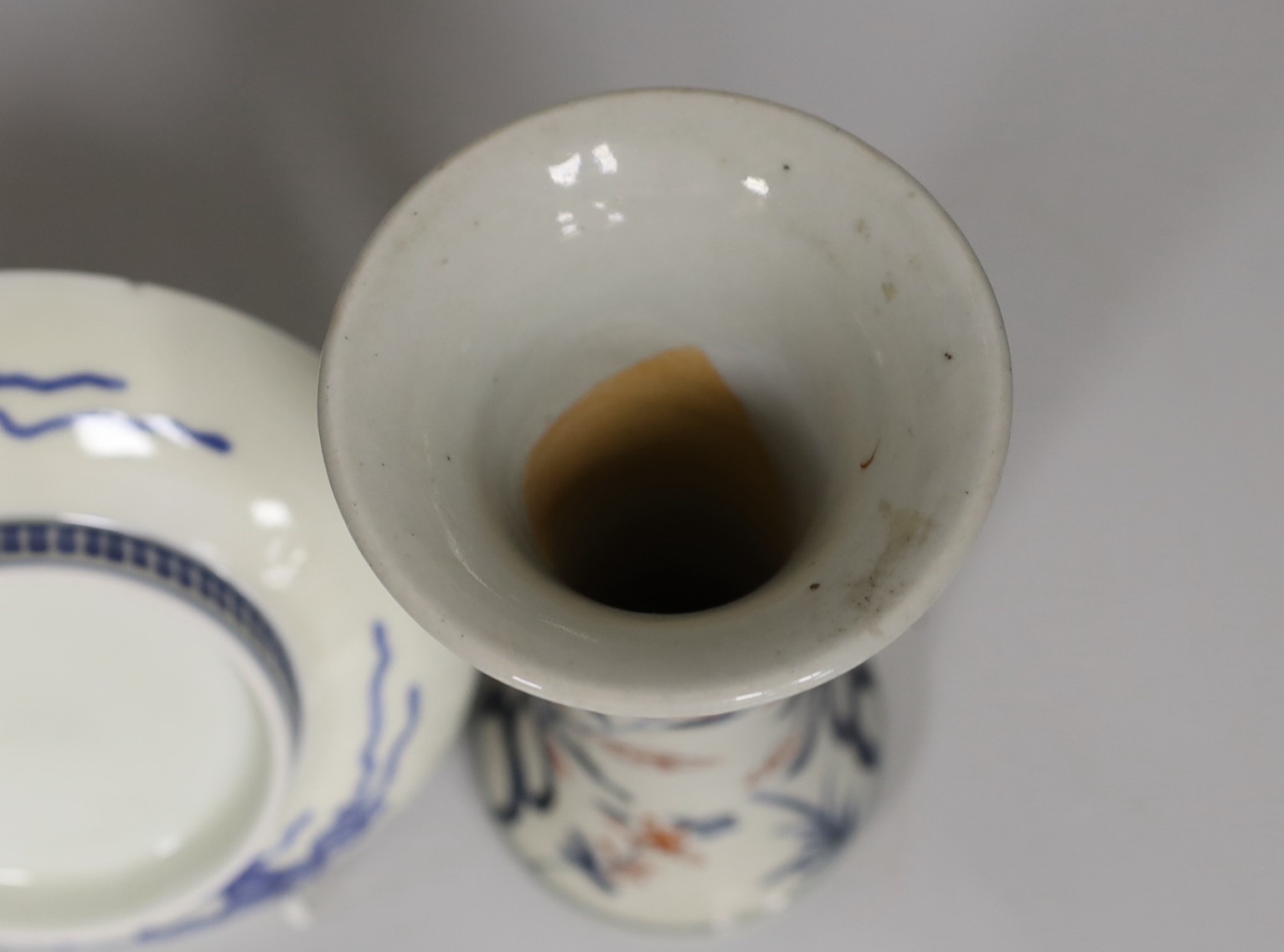 A late 17th century Japanese Imari vase and an Arita dish, vase 18cm